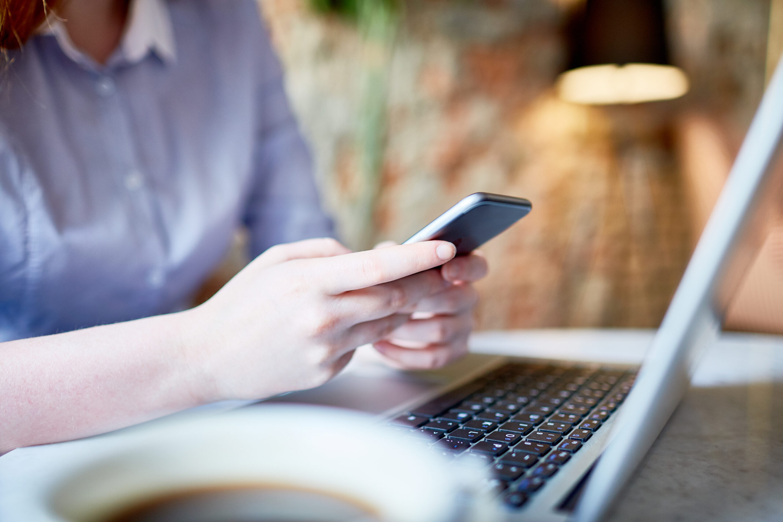 Cum ne afectează timpul petrecut în fața ecranelor sănătatea mintală