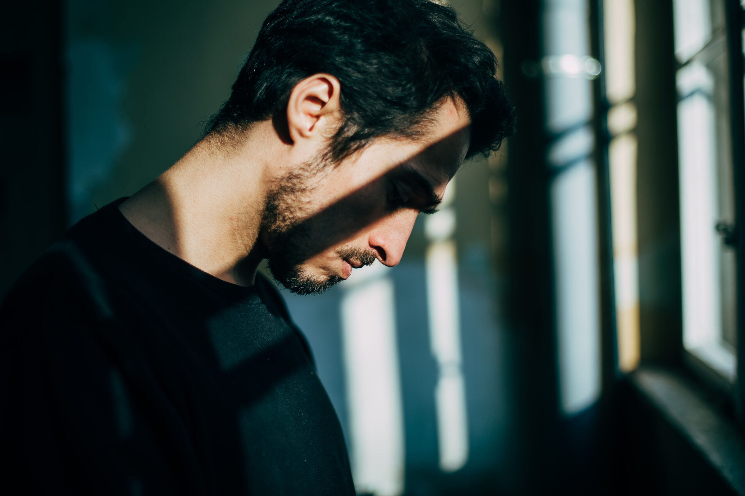 Depresia vs. tristețea – o diferență subtilă, dar esențială