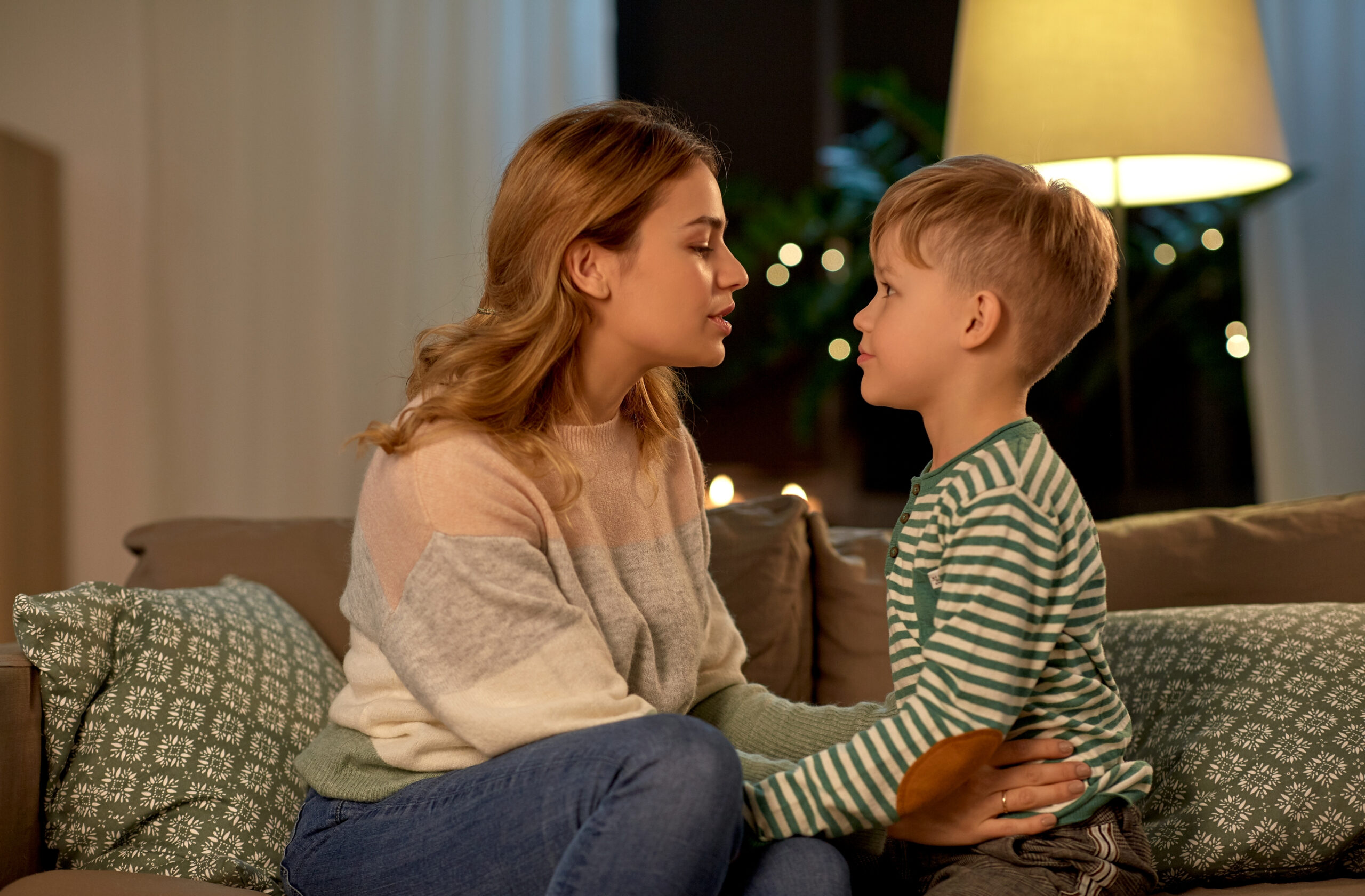 Sentimentele din copilăria timpurie: cum învățăm curiozitatea, limitele și bucuria atingerii Sentimentele din copilăria timpurie și prevenția traumelor