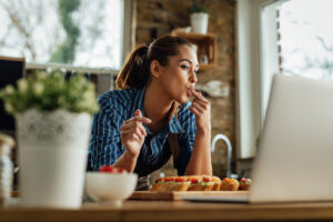 Alimentația și sănătatea mintală: cum influențează dieta și zahărul reglarea emoțiilor