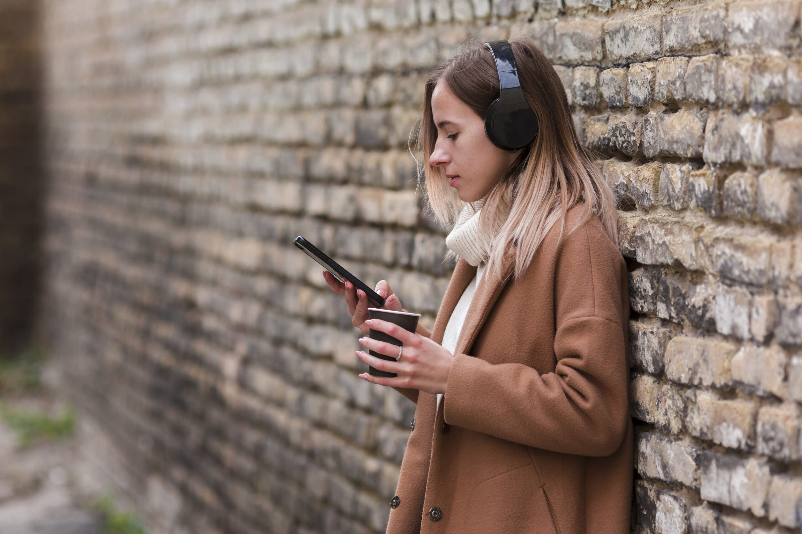 De ce funcționează podcasturile în sprijinul sănătății mintale?