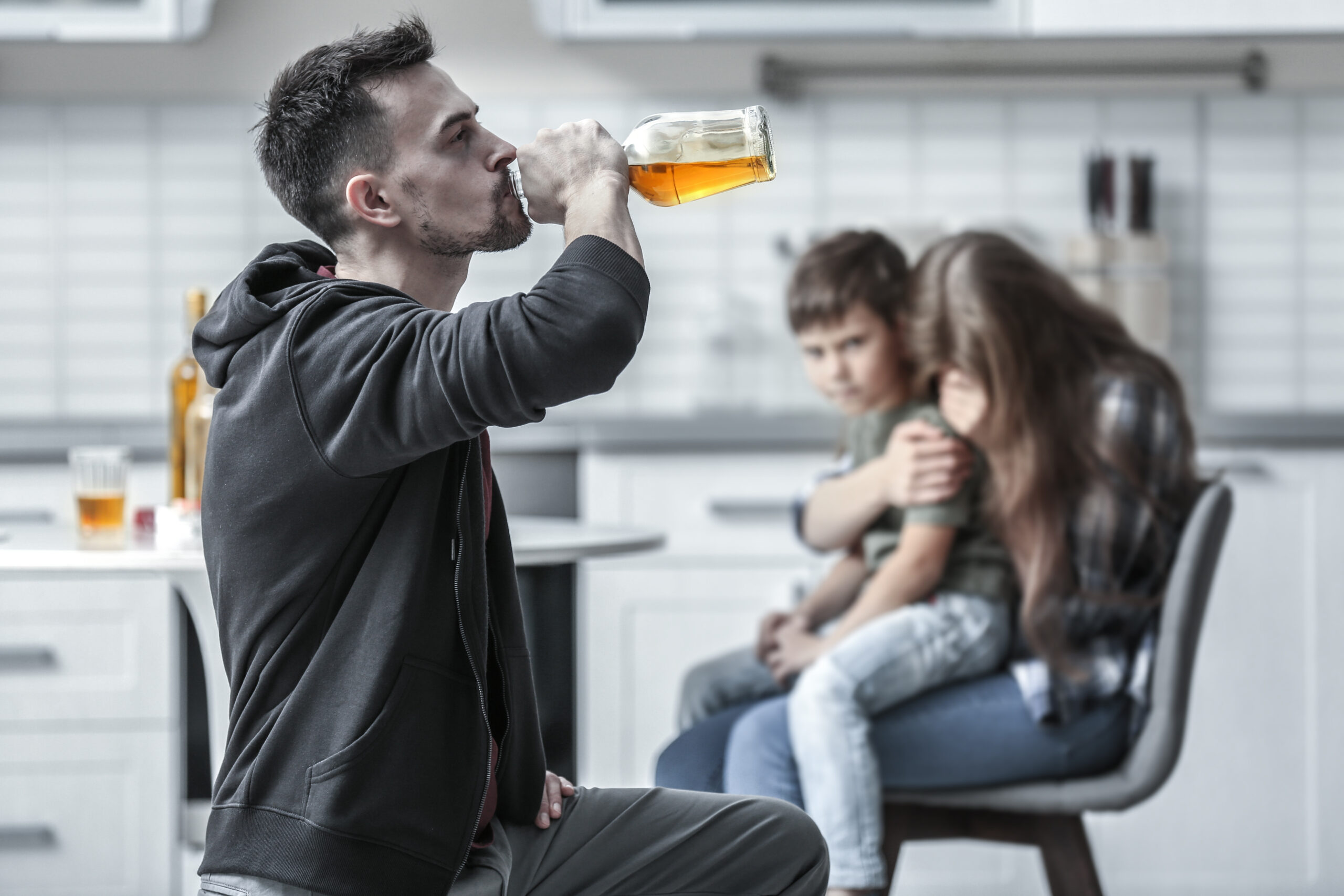 Dependența de alcool și impactul asupra familiei
