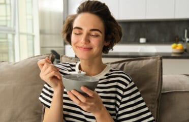 Atașamentul în relații: cum ne influențează copilăria viața de adult