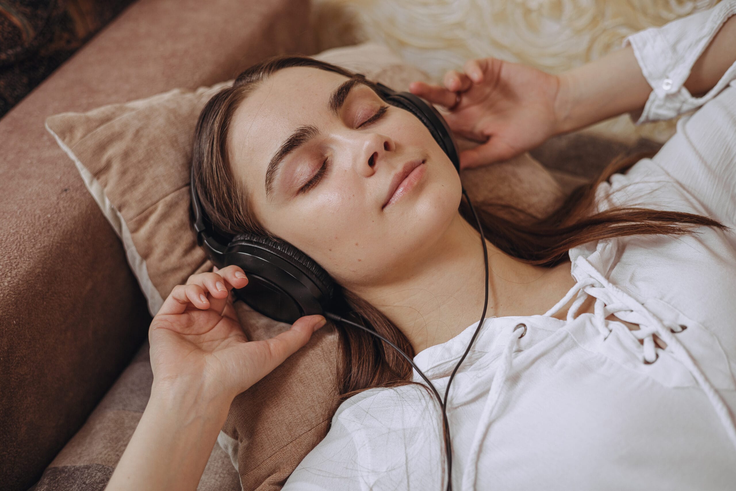 Muzica liniștitoare comparată cu alte tehnici de relaxare