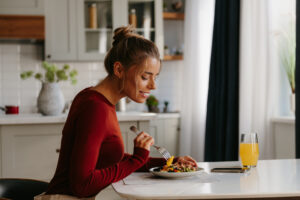 Obiceiurile alimentare: cum influențează alimentația starea de bine emoțională