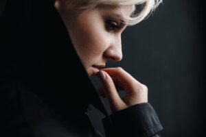 Perioada de doliu: cum gestionăm durerea pierderii din perspectivă psihoterapeutică