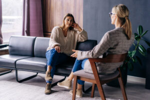 Psihoterapia: eficiență reală, limite și mituri în sănătatea mintală modernă