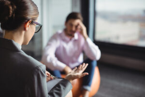 Unicitatea terapeutului: avantaje, limite și impactul asupra eficienței psihoterapiei