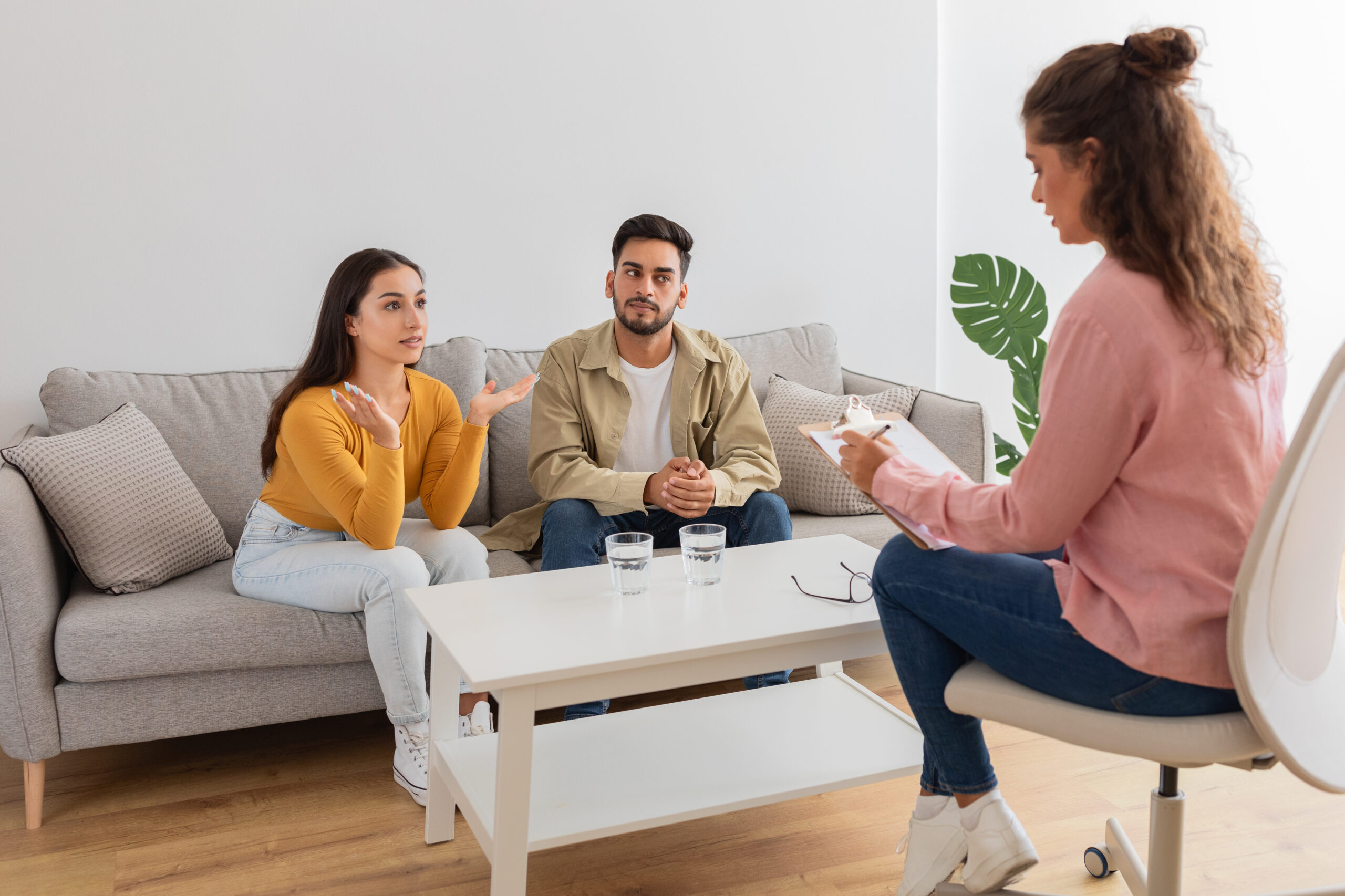 Terapeutul de cuplu: instrument al evoluției sau pretext pentru amânare?