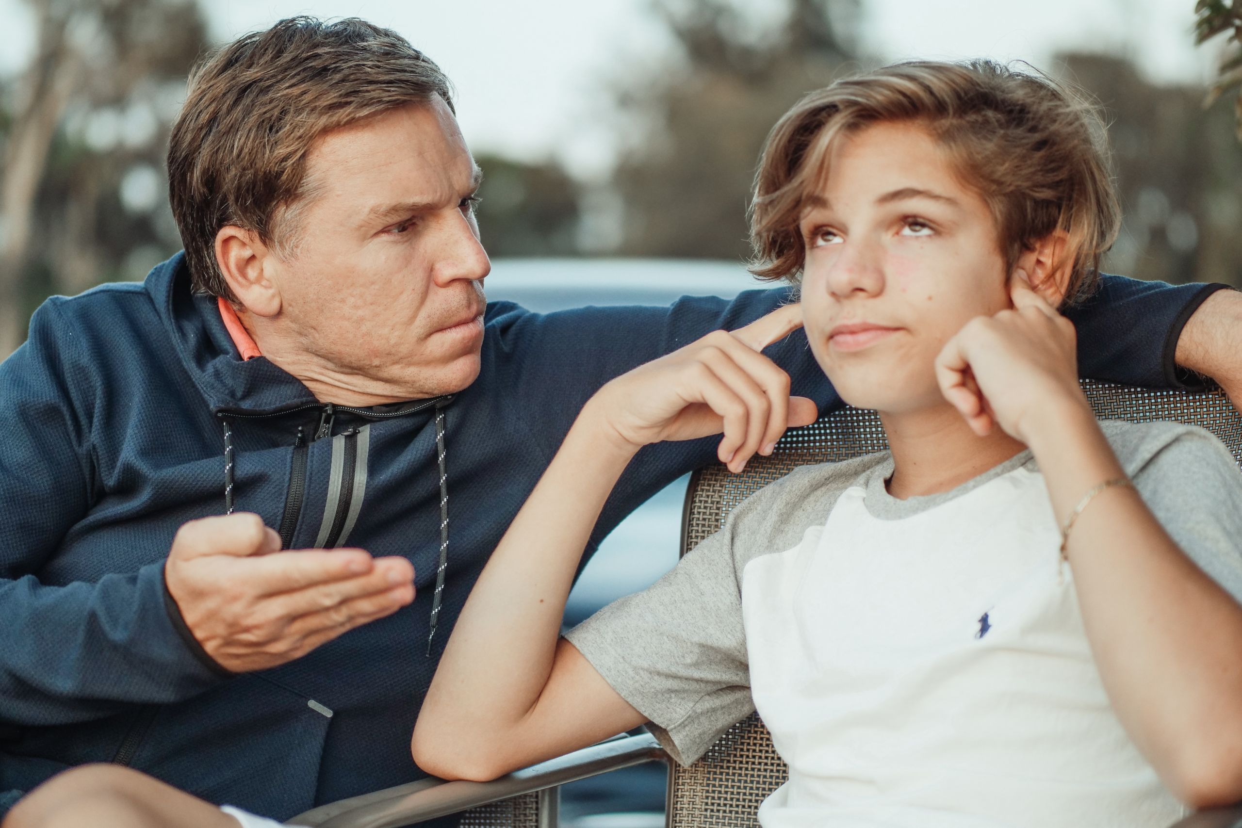 Generația chat și arta compromisului: cum să construiești dialog între părinți și adolescenți